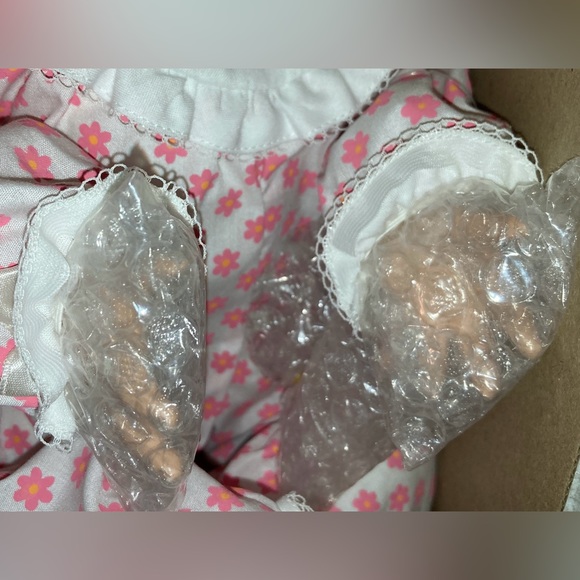 NEW “A SNUGGLE WITH TWEETY” #93023 ASHTON-DRAKE - ORIGINAL BOX & COA - Picture 11 of 17